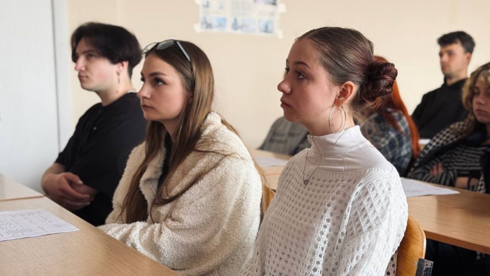 Александр Пеняев: ГосСтарт.Диалог. В Ясиноватском колледже (филиал) РАНХиГС прошла встреча, которая точно не оставила студентов равнодушными Александр Пеняев: ГосСтарт.Диалог. В Ясиноватском колледже (филиал) РАНХиГС прошла встреча, которая точно не оставила студентов равнодушными