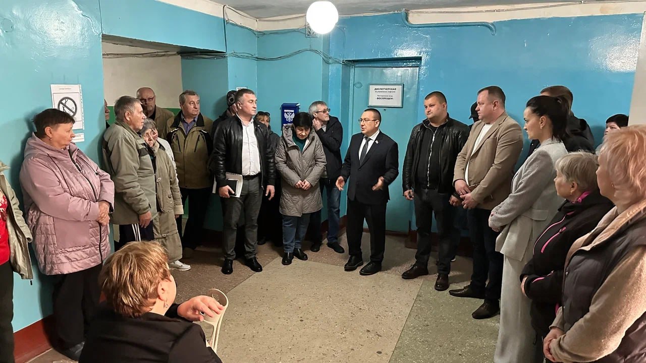 Андрей Крамар: Вместе с Александром Борисовичем Вазанковым, помощником депутата Госдумы от партии ЛДПР Владимира Алексеевича Кошелева, сегодня встречались с жильцами многоквартирного дома в Киевском районе (первый дом по ул....