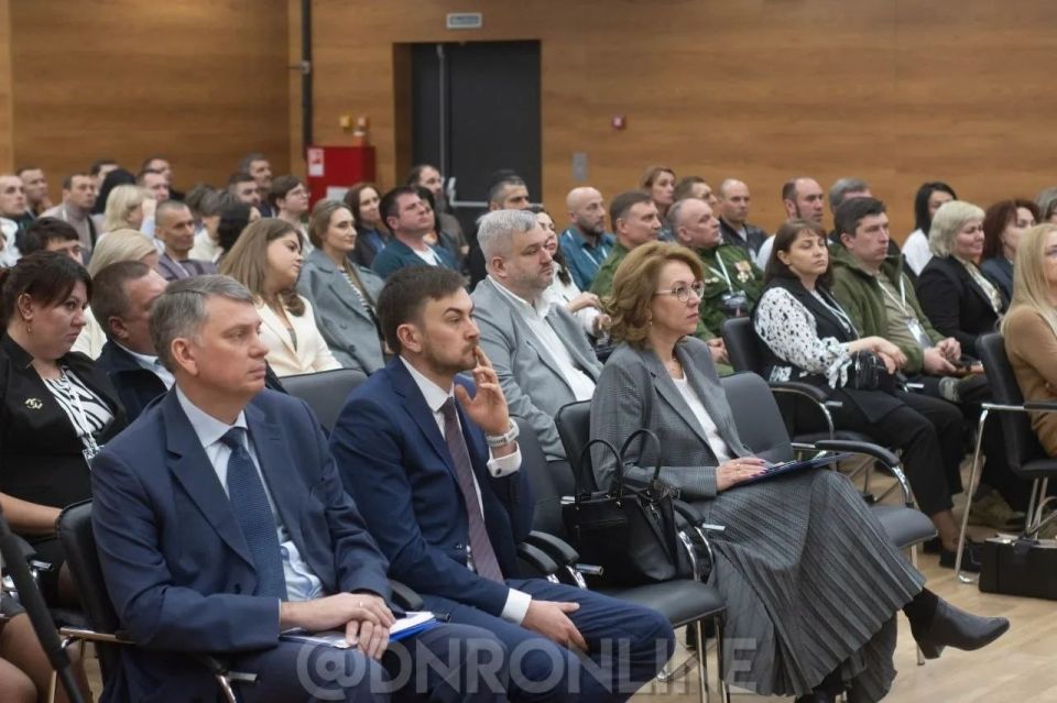 В Донецке обсудили поддержку ветеранов специальной военной операции, их адаптацию к мирной жизни и помощь в ведении бизнеса, сообщает СИ "ДНР Онлайн" В Донецке обсудили поддержку ветеранов специальной военной операции, их адаптацию к мирной жизни и помощь в ведении бизнеса, сообщает СИ "ДНР Онлайн"