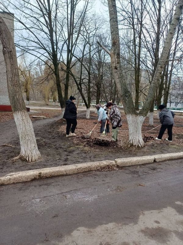 Иван Приходько: В ознаменование празднования Дня защиты Земли активисты Калининского района Горловки провели субботники Иван Приходько: В ознаменование празднования Дня защиты Земли активисты Калининского района Горловки провели субботники