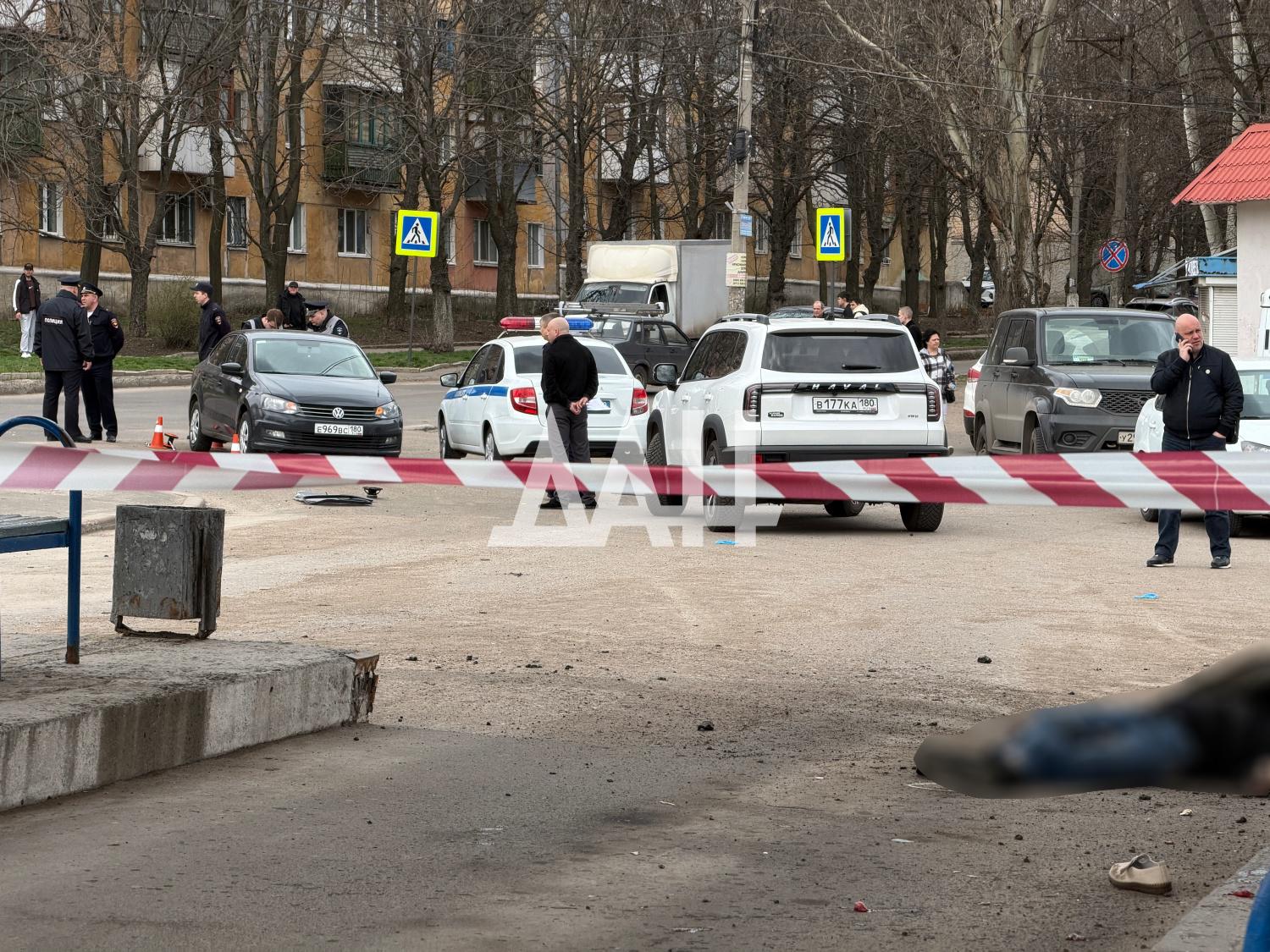 В Донецке грузовик въехал на автостанцию, погибли 2 человека и один пострадал В Донецке грузовик въехал на автостанцию, погибли 2 человека и один пострадал
