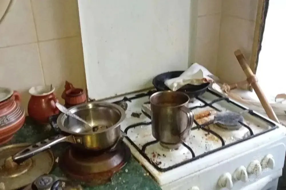 Сотрудники МЧС России спасли мужчину в Волновахе Сотрудники МЧС России спасли мужчину в Волновахе