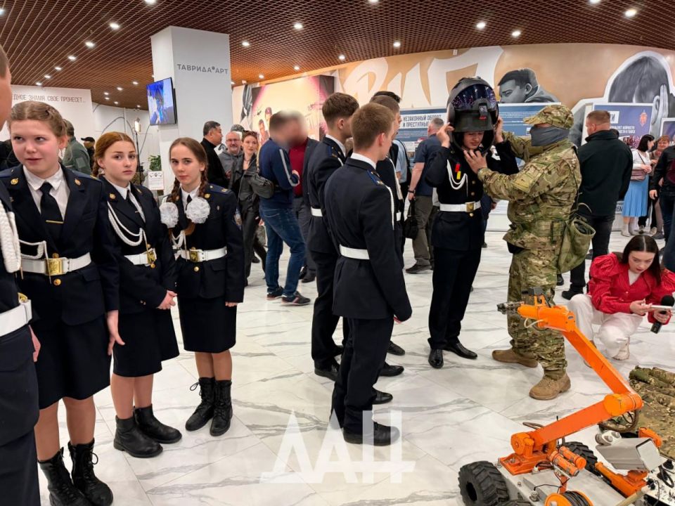 Тихая война и бойцы невидимого фронта: в ДНР прошла премьера «Центурии» Тихая война и бойцы невидимого фронта: в ДНР прошла премьера «Центурии»