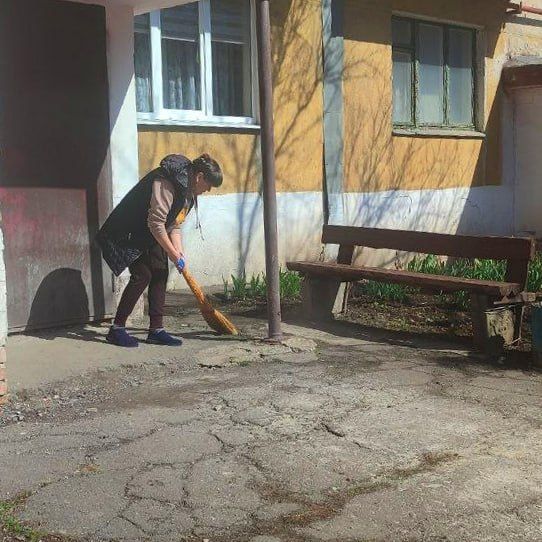Кировчане провели субботник во дворах Кировчане провели субботник во дворах