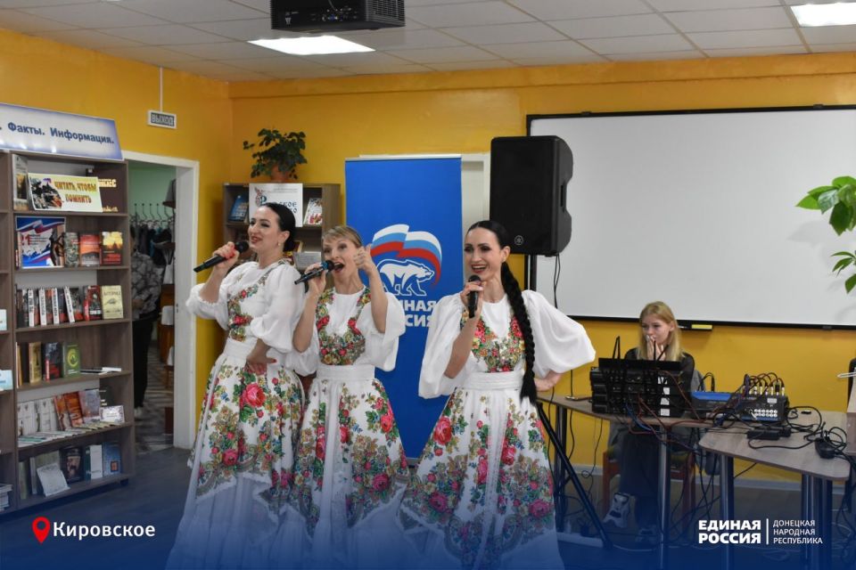 И пели, и занимались творчеством: в Кировском прошло душевное мероприятие И пели, и занимались творчеством: в Кировском прошло душевное мероприятие