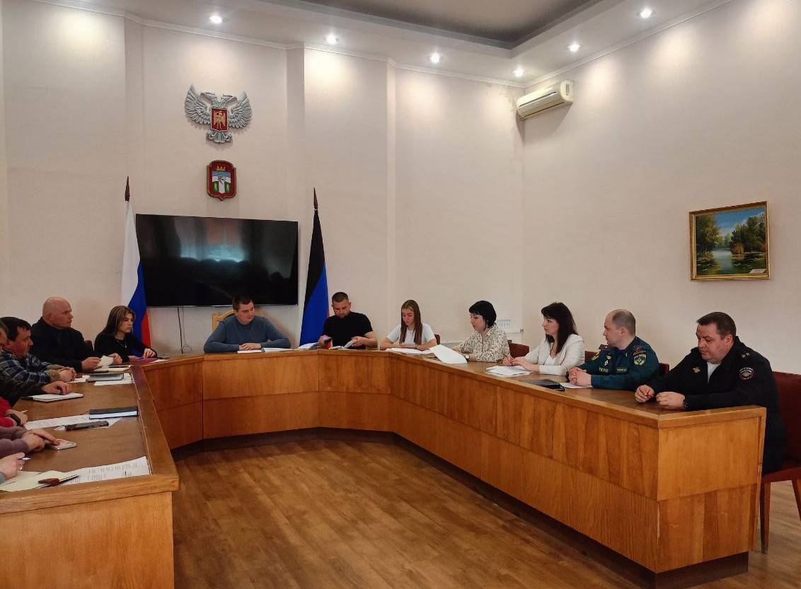 Наталья Великодная: Сегодня в Администрации округа состоялось заседание по антитеррористической комиссии, на которой были рассмотрены следующие вопросы: Наталья Великодная: Сегодня в Администрации округа состоялось заседание по антитеррористической комиссии, на которой были рассмотрены следующие вопросы: