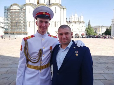 Александр Сладков: Два Героя России. Отец и сын