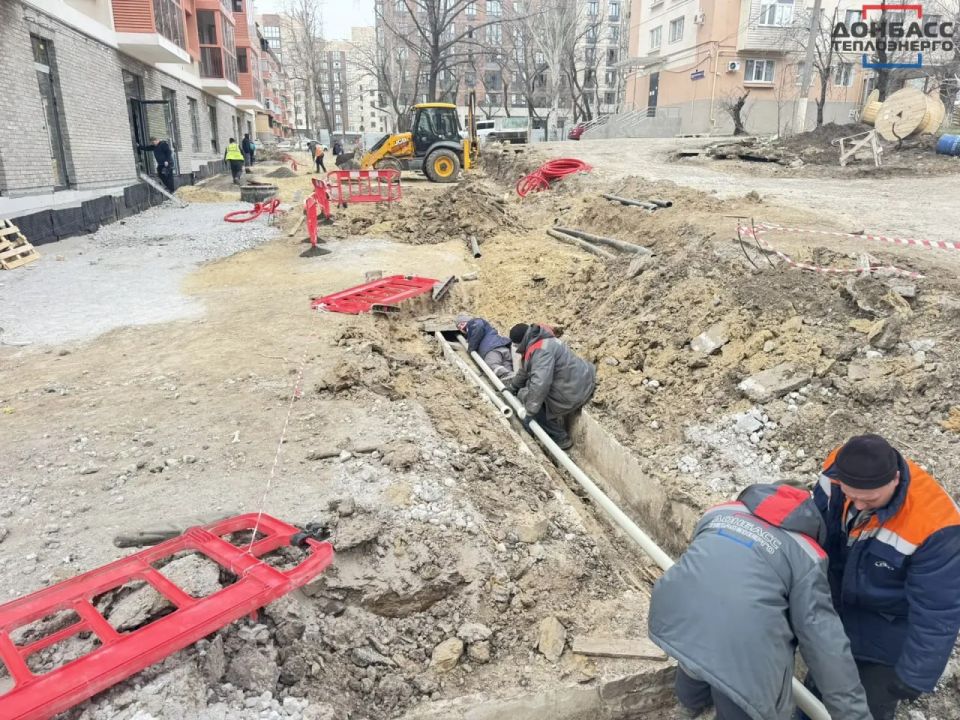 ЗАМЕНИЛИ 100 МЕТРОВ ТРУБЫ: ЛИКВИДАЦИЯ ПОРЫВА НА ТЕПЛОТРАССЕ В МАРИУПОЛЕ ЗАМЕНИЛИ 100 МЕТРОВ ТРУБЫ: ЛИКВИДАЦИЯ ПОРЫВА НА ТЕПЛОТРАССЕ В МАРИУПОЛЕ