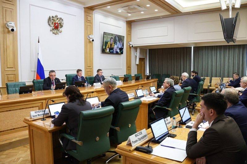 Александр Волошин: #работа_в_СФ. Сегодня в Совете Федерации прошло очередное заседание Комитета по федеративному устройству, региональной политике, местному самоуправлению и делам Севера под председательством Андрея... Александр Волошин: #работа_в_СФ. Сегодня в Совете Федерации прошло очередное заседание Комитета по федеративному устройству, региональной политике, местному самоуправлению и делам Севера под председательством Андрея...