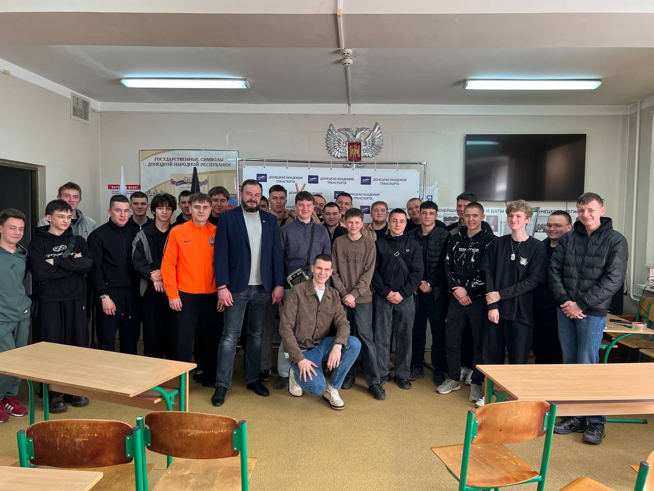 Запусти свой успех. В Донецкой академии транспорта Комитет по предпринимательству и экономической грамотности молодежи провел предпринимательскую игру «Включи свой успех»