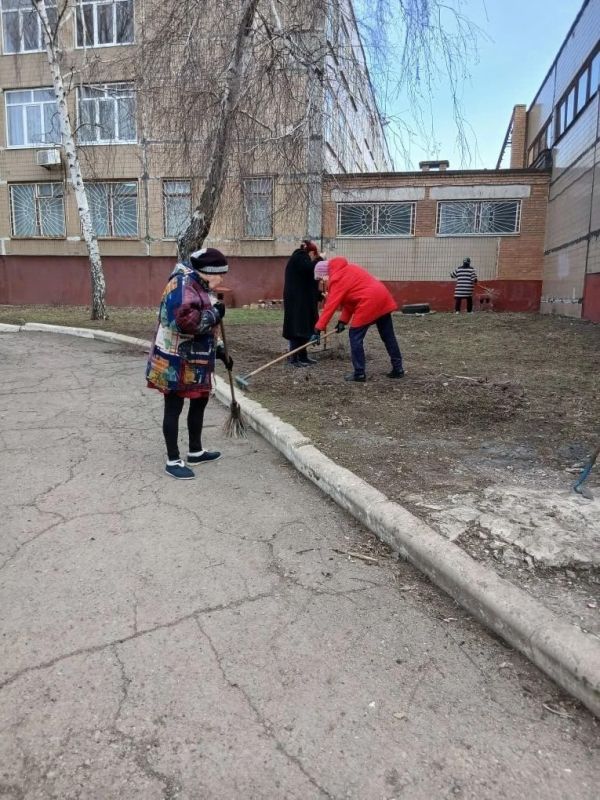 Иван Приходько: В ознаменование празднования Дня защиты Земли активисты Калининского района Горловки провели субботники Иван Приходько: В ознаменование празднования Дня защиты Земли активисты Калининского района Горловки провели субботники