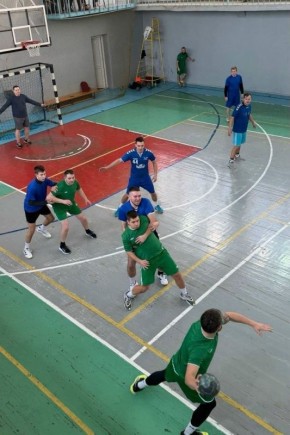 29 марта завершился турнир по гандболу среди взрослых команд