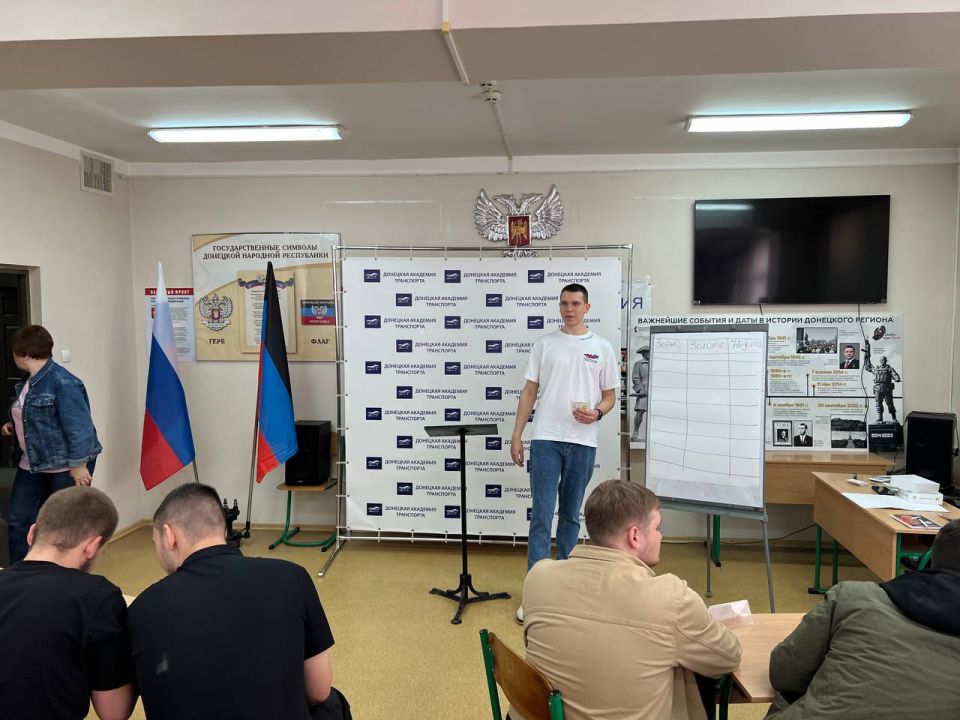 Запусти свой успех. В Донецкой академии транспорта Комитет по предпринимательству и экономической грамотности молодежи провел предпринимательскую игру «Включи свой успех» Запусти свой успех. В Донецкой академии транспорта Комитет по предпринимательству и экономической грамотности молодежи провел предпринимательскую игру «Включи свой успех»