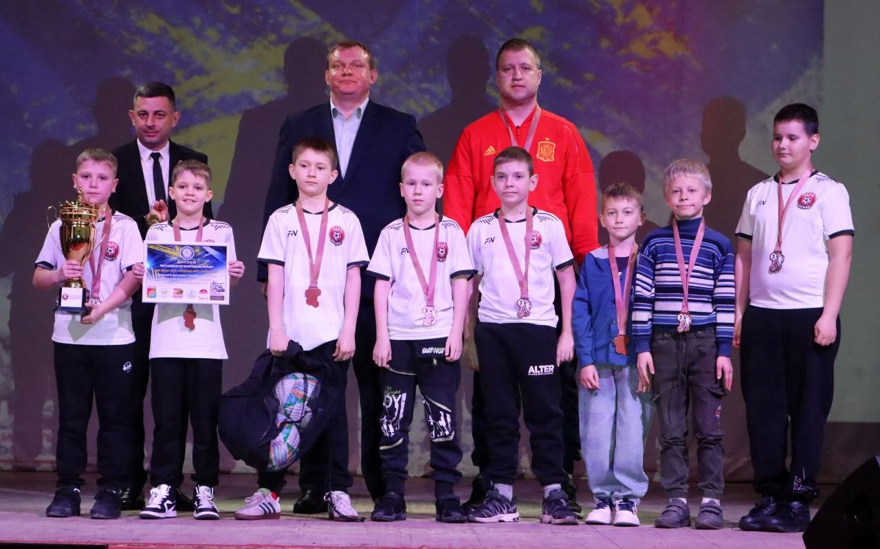 Снежнянская команда «Заря» завоевала бронзу на турнире по футзалу