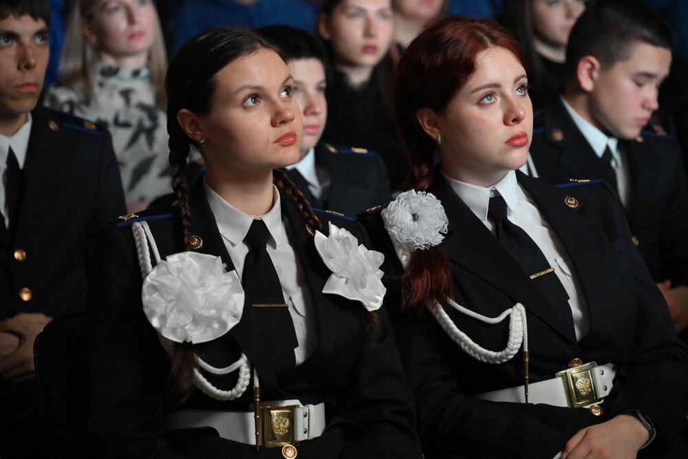 Денис Пушилин: В новом российском сериале «Центурия» не смогли снять сцену, где по задумке авторов на Украине люди стоят на коленях перед проезжающим катафалком ВФУ Денис Пушилин: В новом российском сериале «Центурия» не смогли снять сцену, где по задумке авторов на Украине люди стоят на коленях перед проезжающим катафалком ВФУ