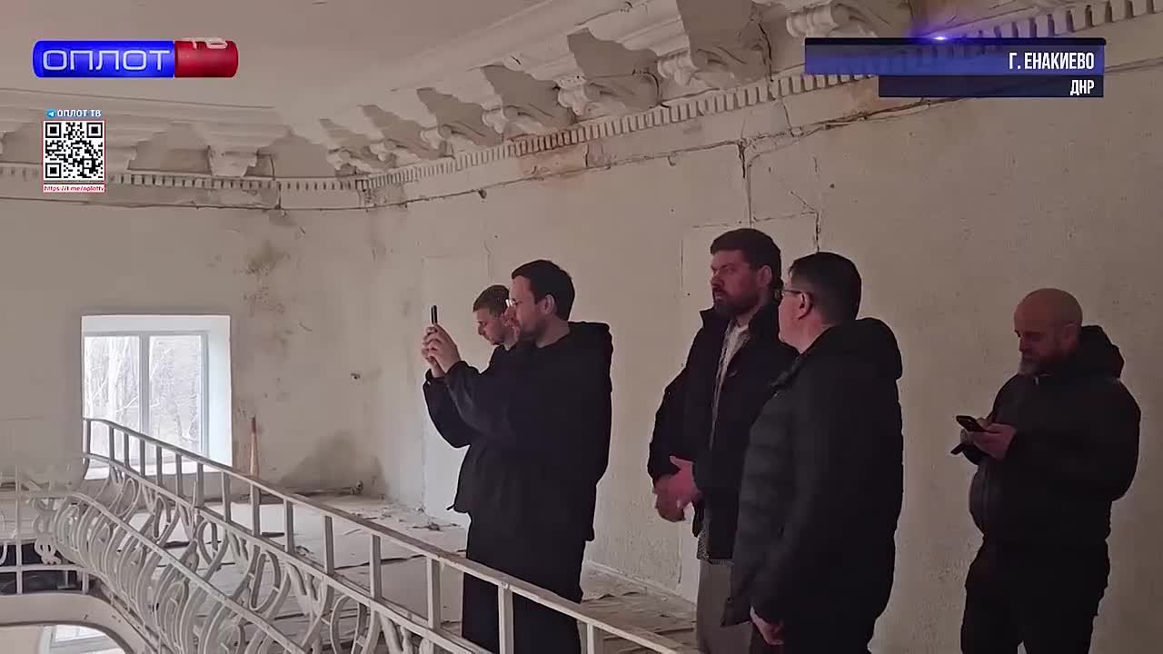 Долгожданный старт. Советник губернатора Ленинградской области Константин Константиненко посетил школу №1 в Енакиево