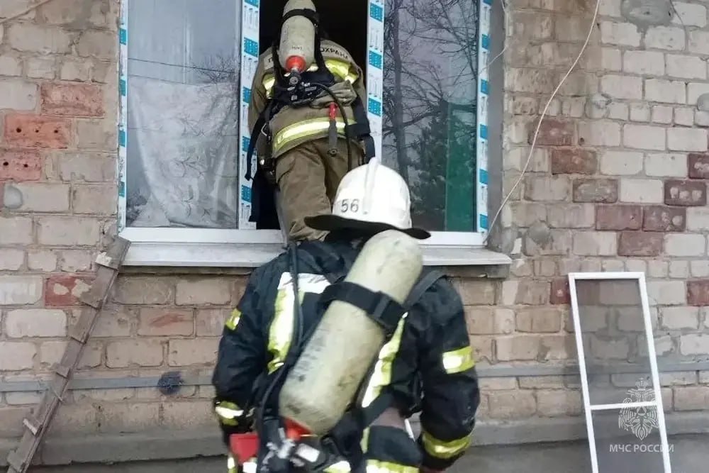 Сотрудники МЧС России спасли мужчину в Волновахе Сотрудники МЧС России спасли мужчину в Волновахе