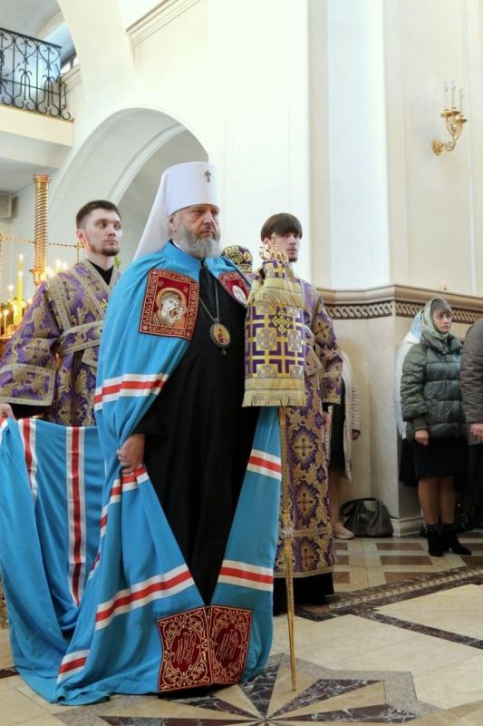 Митрополит Кузбасса принял участие в соборном богослужении в Горловке Митрополит Кузбасса принял участие в соборном богослужении в Горловке