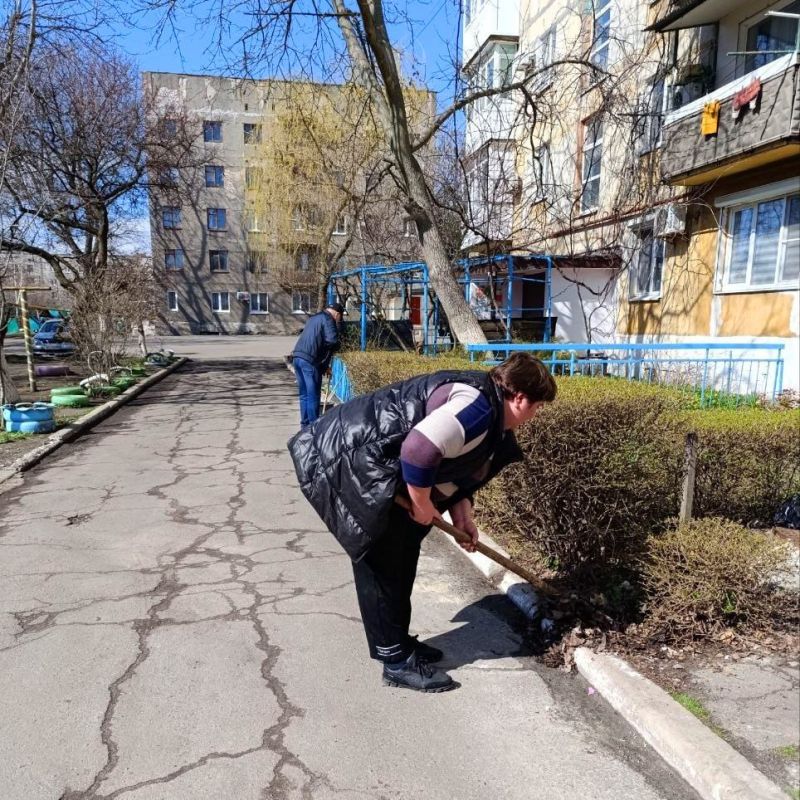 Кировчане провели субботник во дворах Кировчане провели субботник во дворах