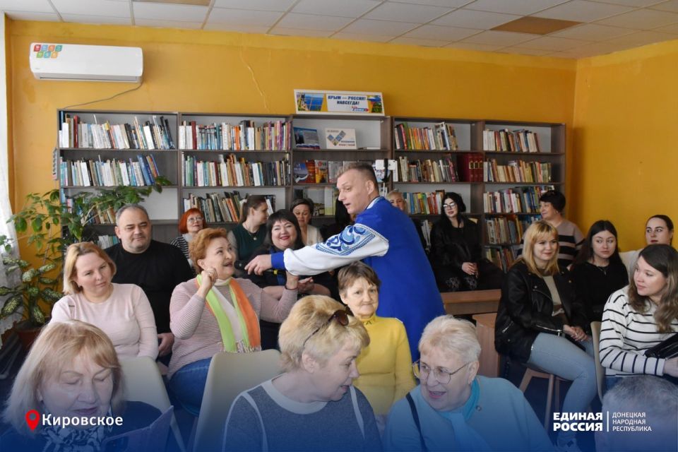 И пели, и занимались творчеством: в Кировском прошло душевное мероприятие И пели, и занимались творчеством: в Кировском прошло душевное мероприятие