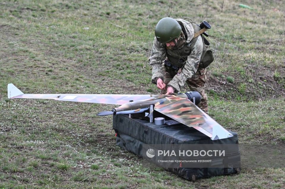 Кадры боевой работы расчёта разведывательных БЛА ZALA Z-16 группировки войск «Центр» на Добропольском направлении Кадры боевой работы расчёта разведывательных БЛА ZALA Z-16 группировки войск «Центр» на Добропольском направлении
