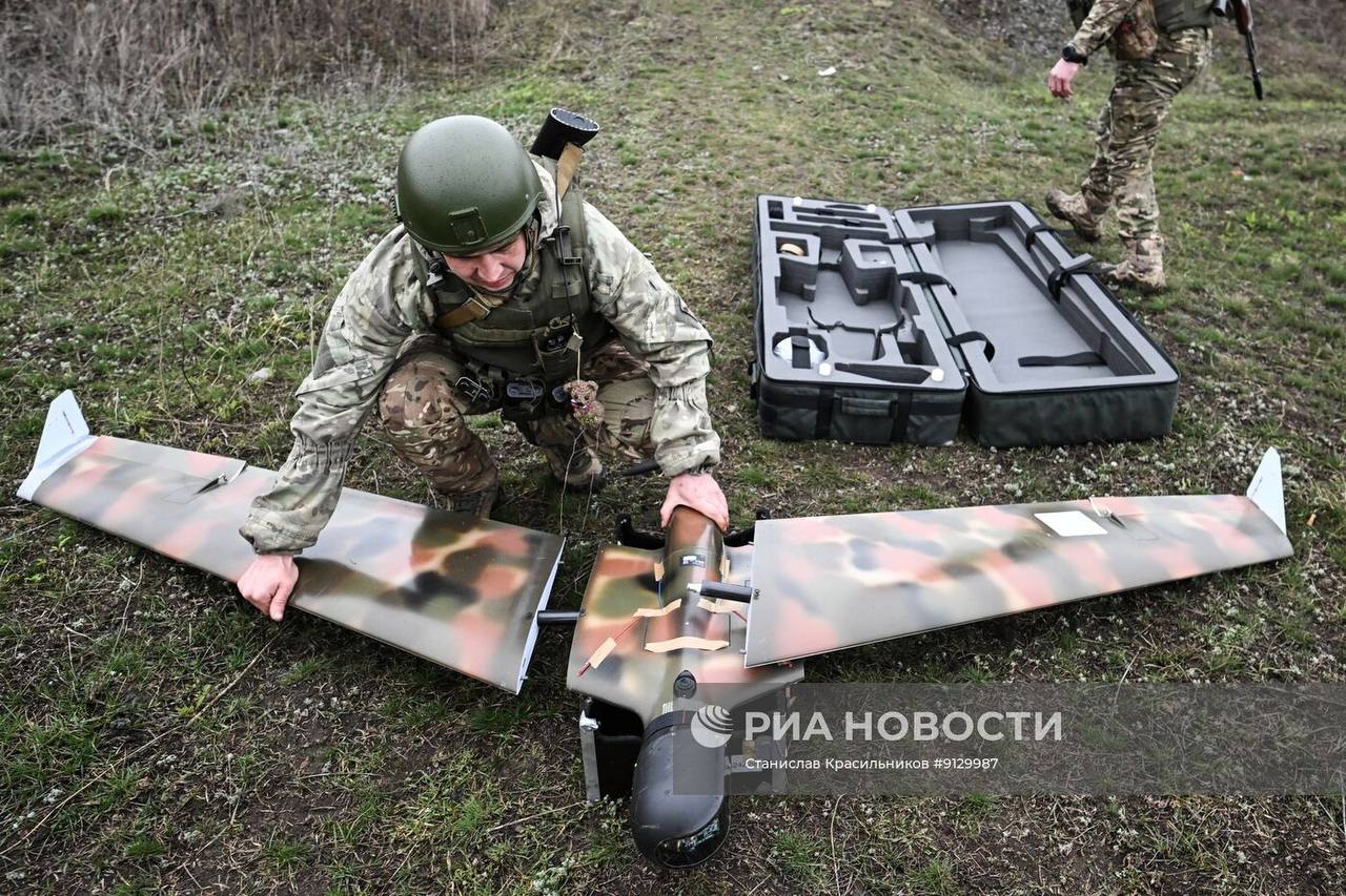Кадры боевой работы расчёта разведывательных БЛА ZALA Z-16 группировки войск «Центр» на Добропольском направлении Кадры боевой работы расчёта разведывательных БЛА ZALA Z-16 группировки войск «Центр» на Добропольском направлении