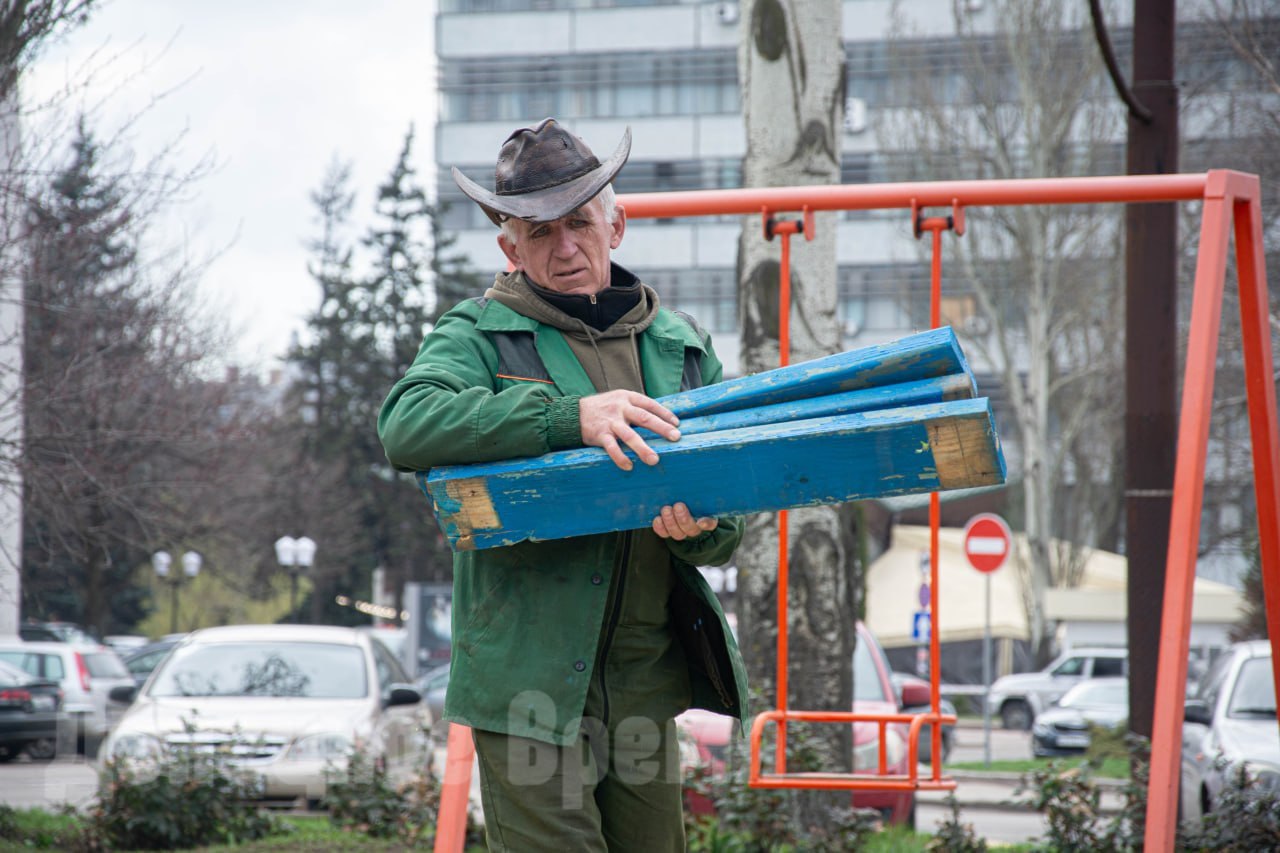 Фоторепортаж: на бульваре Пушкина вскоре появится еще одна новая детская площадка Фоторепортаж: на бульваре Пушкина вскоре появится еще одна новая детская площадка