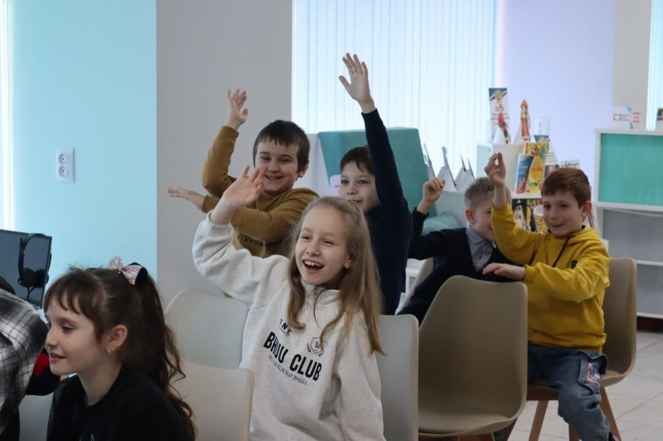 Поэтическое крылечко «Стихи – друзья хорошие» Поэтическое крылечко «Стихи – друзья хорошие»