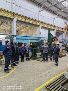 Лидер общественного мнения Виталий Хохлов провел встречу с трудовым коллективом ремонтно-механического цеха Филиала № 6 "Комсомольское рудоуправление ООО "ЮГМК ДОНЕЦК", где обсудили ряд важных вопросов, касающихся жизни...