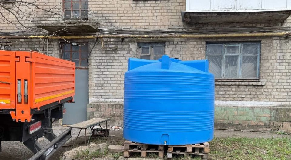 В Снежном продолжается работа по обеспечению жителей водой В Снежном продолжается работа по обеспечению жителей водой