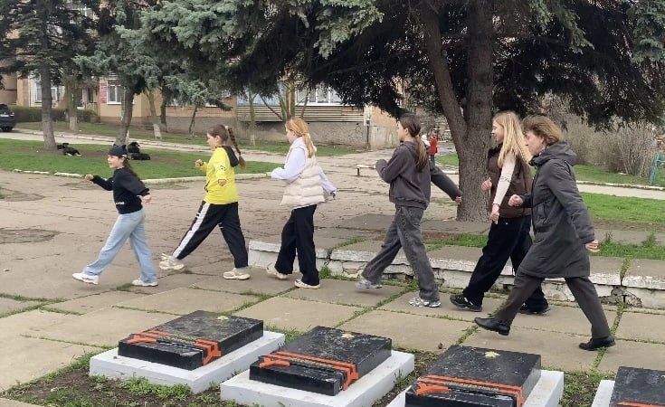 Сегодня, 31 марта, в Зугрэсе прошло первое знакомство и занятие девичьей патриотической организации «Пустельга» под руководством Богдановой Светланы Витальевны Сегодня, 31 марта, в Зугрэсе прошло первое знакомство и занятие девичьей патриотической организации «Пустельга» под руководством Богдановой Светланы Витальевны