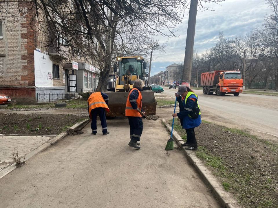 О работах МУП «Простор». Муниципальное унитарное предприятие «Простор» ежедневно выполняет все необходимые работы по содержанию городских улиц О работах МУП «Простор». Муниципальное унитарное предприятие «Простор» ежедневно выполняет все необходимые работы по содержанию городских улиц