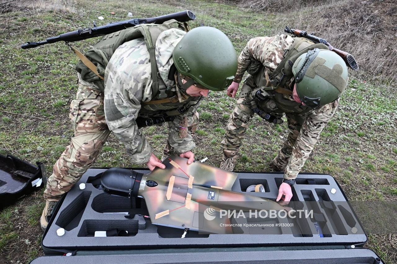 Кадры боевой работы расчёта разведывательных БЛА ZALA Z-16 группировки войск «Центр» на Добропольском направлении Кадры боевой работы расчёта разведывательных БЛА ZALA Z-16 группировки войск «Центр» на Добропольском направлении