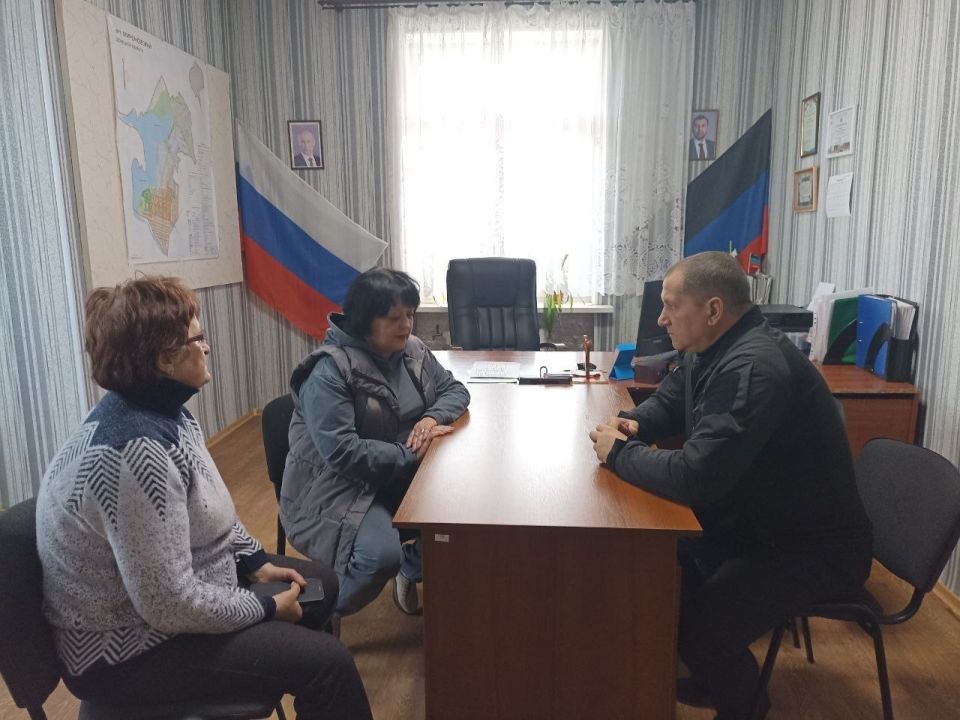 31 марта 2026г., заместитель главы администрации городского округа Дебальцево Валерий Бессараб, провёл личный прием граждан в местной общественной приёмной Дебальцевского местного отделения Партии "Единая Россия" в посёлке... 31 марта 2026г., заместитель главы администрации городского округа Дебальцево Валерий Бессараб, провёл личный прием граждан в местной общественной приёмной Дебальцевского местного отделения Партии "Единая Россия" в посёлке...