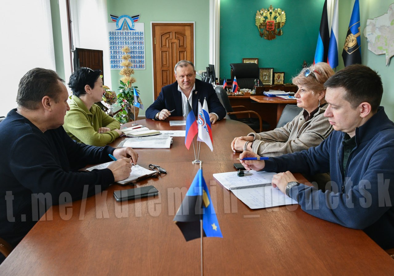 Алексей Кулемзин: Сегодня встретились с победителем тендера, который будет заниматься работами по благоустройству сквера у администрации Киевского района Донецка в 2026 году