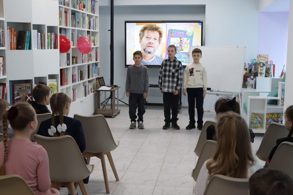 Поэтическое крылечко «Стихи – друзья хорошие» Поэтическое крылечко «Стихи – друзья хорошие»