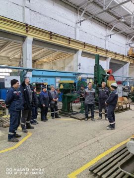 Лидер общественного мнения Виталий Хохлов провел встречу с трудовым коллективом ремонтно-механического цеха Филиала № 6 "Комсомольское рудоуправление ООО "ЮГМК ДОНЕЦК", где обсудили ряд важных вопросов, касающихся жизни...