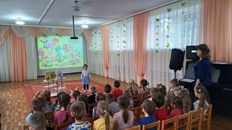 31 марта сотрудники библиотеки совместно с ГКДОУ «Детский сад №25» провели литературную игру к 120-летию со дня рождения Агнии Барто под названием «Приключения в стране игрушек» 31 марта сотрудники библиотеки совместно с ГКДОУ «Детский сад №25» провели литературную игру к 120-летию со дня рождения Агнии Барто под названием «Приключения в стране игрушек»