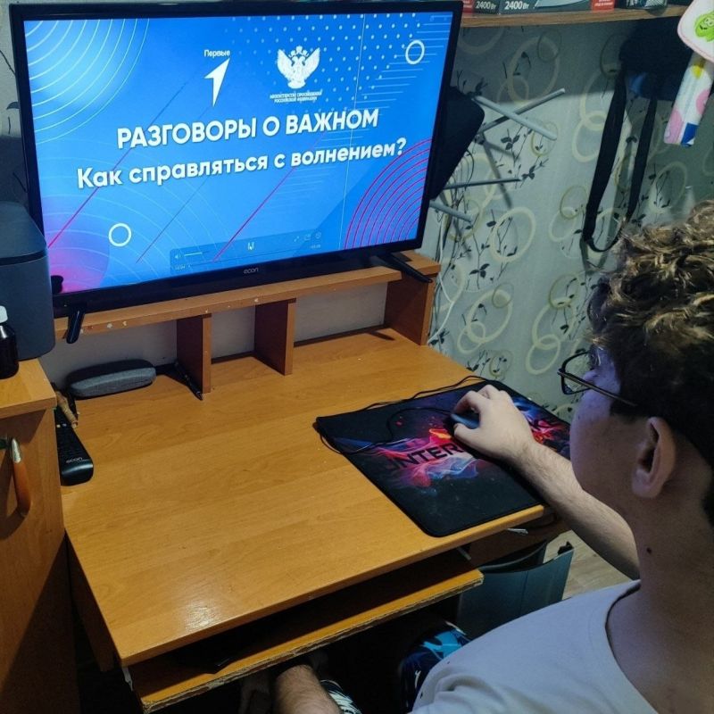 В Старобешевском округе прошли внеурочные занятия «Разговоры о важном» В Старобешевском округе прошли внеурочные занятия «Разговоры о важном»