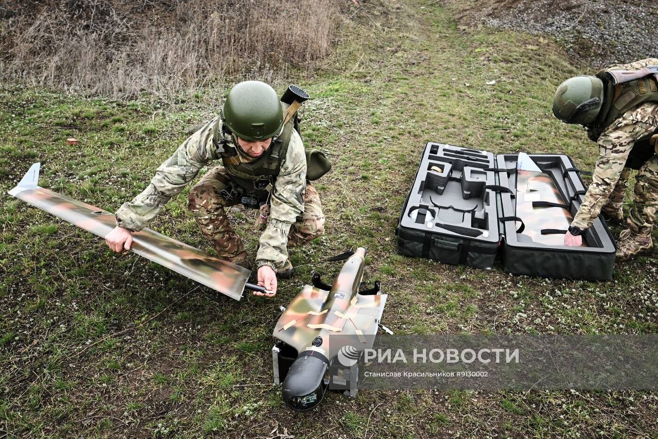 Кадры боевой работы расчёта разведывательных БЛА ZALA Z-16 группировки войск «Центр» на Добропольском направлении Кадры боевой работы расчёта разведывательных БЛА ZALA Z-16 группировки войск «Центр» на Добропольском направлении