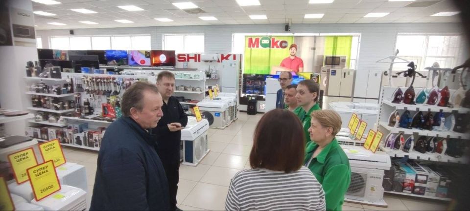Михаил Меренков: Заместитель руководителя Управы Буденновского внутригородского района Администрации городского округа Донецк Геннадий Хоменок совместно с депутатом Донецкого городского совета Владимиром Кириченко провел... Михаил Меренков: Заместитель руководителя Управы Буденновского внутригородского района Администрации городского округа Донецк Геннадий Хоменок совместно с депутатом Донецкого городского совета Владимиром Кириченко провел...
