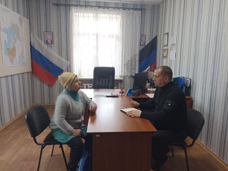 31 марта 2026г., заместитель главы администрации городского округа Дебальцево Валерий Бессараб, провёл личный прием граждан в местной общественной приёмной Дебальцевского местного отделения Партии "Единая Россия" в посёлке... 31 марта 2026г., заместитель главы администрации городского округа Дебальцево Валерий Бессараб, провёл личный прием граждан в местной общественной приёмной Дебальцевского местного отделения Партии "Единая Россия" в посёлке...