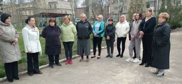 Михаил Меренков: Первый заместитель руководителя Управы Буденновского внутригородского района Администрации городского округа Донецк Елена Булавицкая совместно с депутатом Донецкого городского Совета Донецкой Народной...