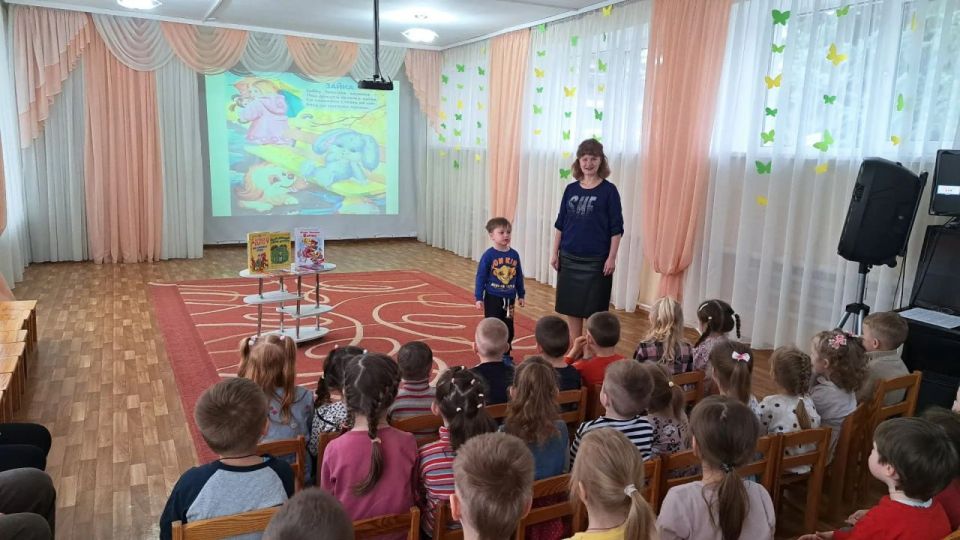 31 марта сотрудники библиотеки совместно с ГКДОУ «Детский сад №25» провели литературную игру к 120-летию со дня рождения Агнии Барто под названием «Приключения в стране игрушек» 31 марта сотрудники библиотеки совместно с ГКДОУ «Детский сад №25» провели литературную игру к 120-летию со дня рождения Агнии Барто под названием «Приключения в стране игрушек»