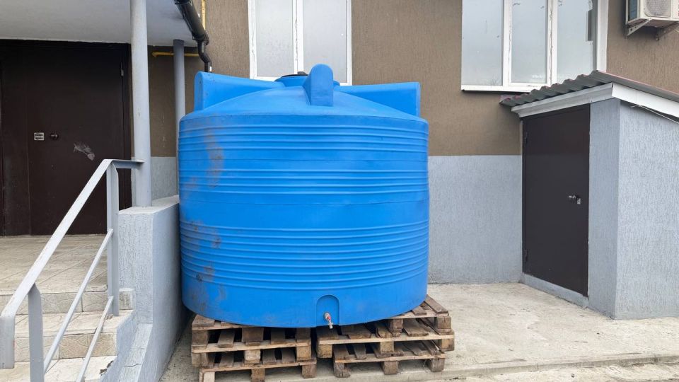В Снежном продолжается работа по обеспечению жителей водой В Снежном продолжается работа по обеспечению жителей водой