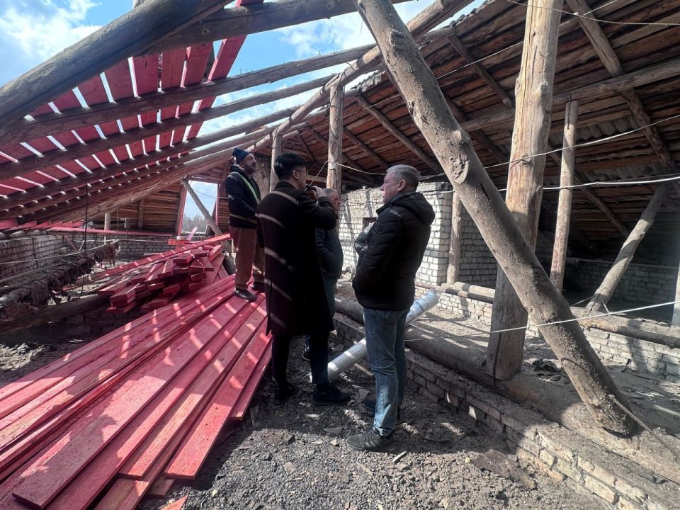 Сахалинцы проверили ход работ в здании хирургии шахтерской больницы Сахалинцы проверили ход работ в здании хирургии шахтерской больницы