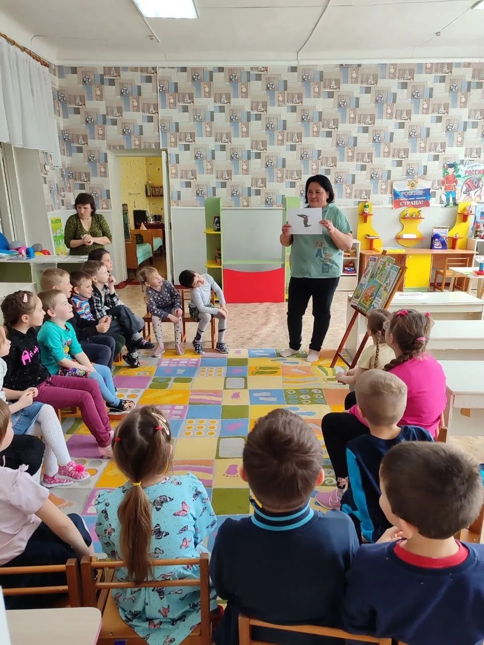 В рамках Недели детской книги сотрудники Зуевской библиотеки-филиала №5 провели для воспитанников ГКДОУ «Детский сад №13 г.о. Харцызск» литературную игру «О пользе вредных советов» (по произведениям Э. Успенского и Г. Остера) В рамках Недели детской книги сотрудники Зуевской библиотеки-филиала №5 провели для воспитанников ГКДОУ «Детский сад №13 г.о. Харцызск» литературную игру «О пользе вредных советов» (по произведениям Э. Успенского и Г. Остера)