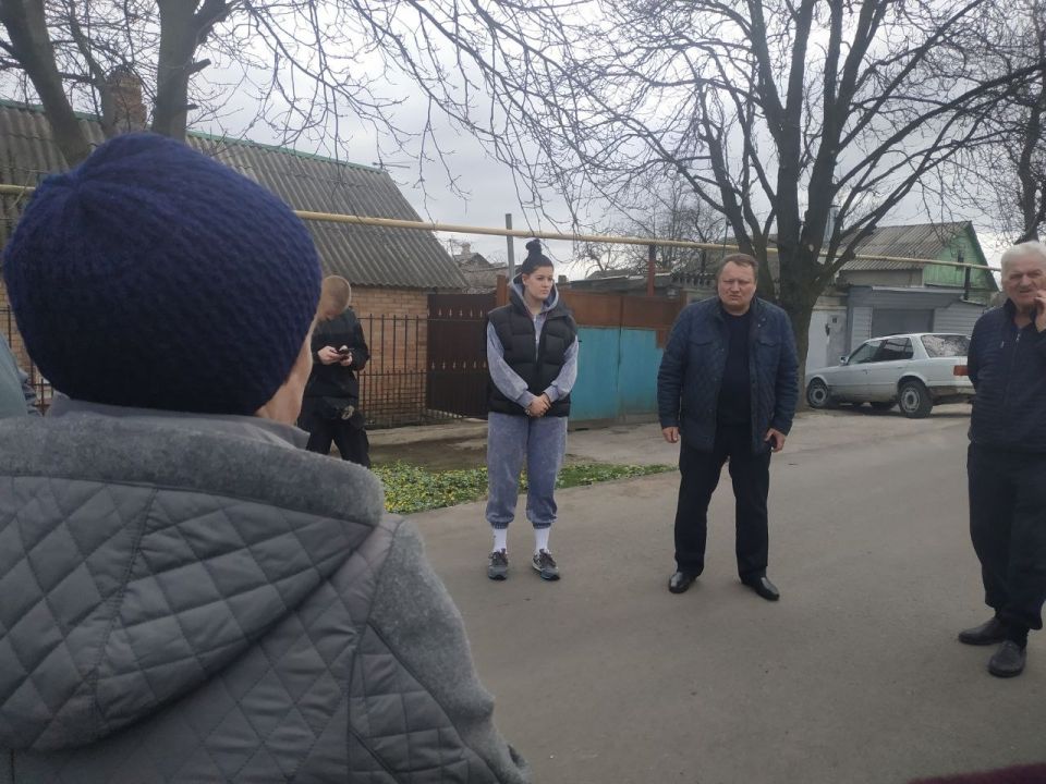 Валентин Левченко: Встреча с жителями микрорайона «Железнодорожный»: решаем вопросы водоснабжения и ремонта дорог Валентин Левченко: Встреча с жителями микрорайона «Железнодорожный»: решаем вопросы водоснабжения и ремонта дорог