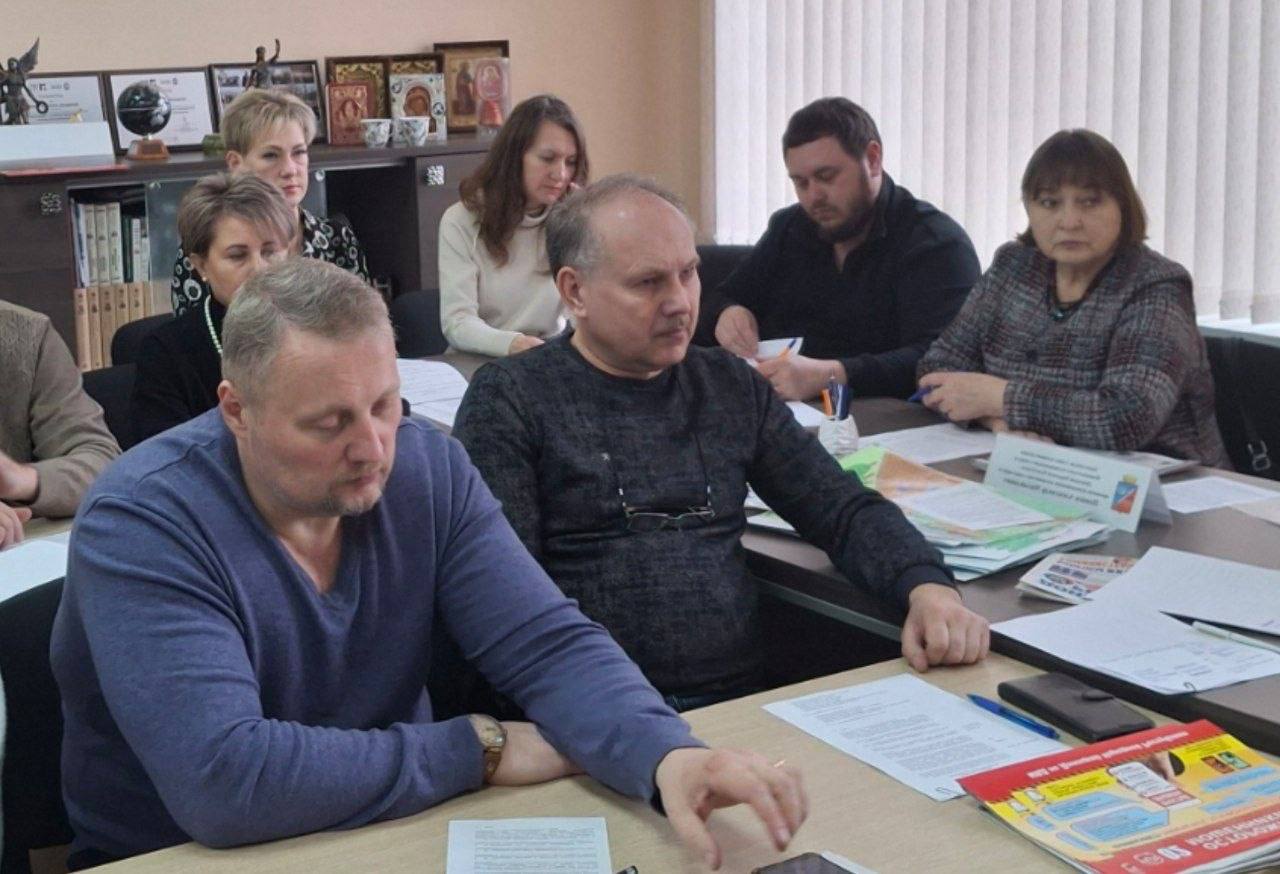 31 марта 2026 года представители Партии «Единой России» из Ясиноватского муниципального совета Елена Алипа, Владимир Сергиенко и Сергей Куксенко провели встречи с жителями округа 31 марта 2026 года представители Партии «Единой России» из Ясиноватского муниципального совета Елена Алипа, Владимир Сергиенко и Сергей Куксенко провели встречи с жителями округа