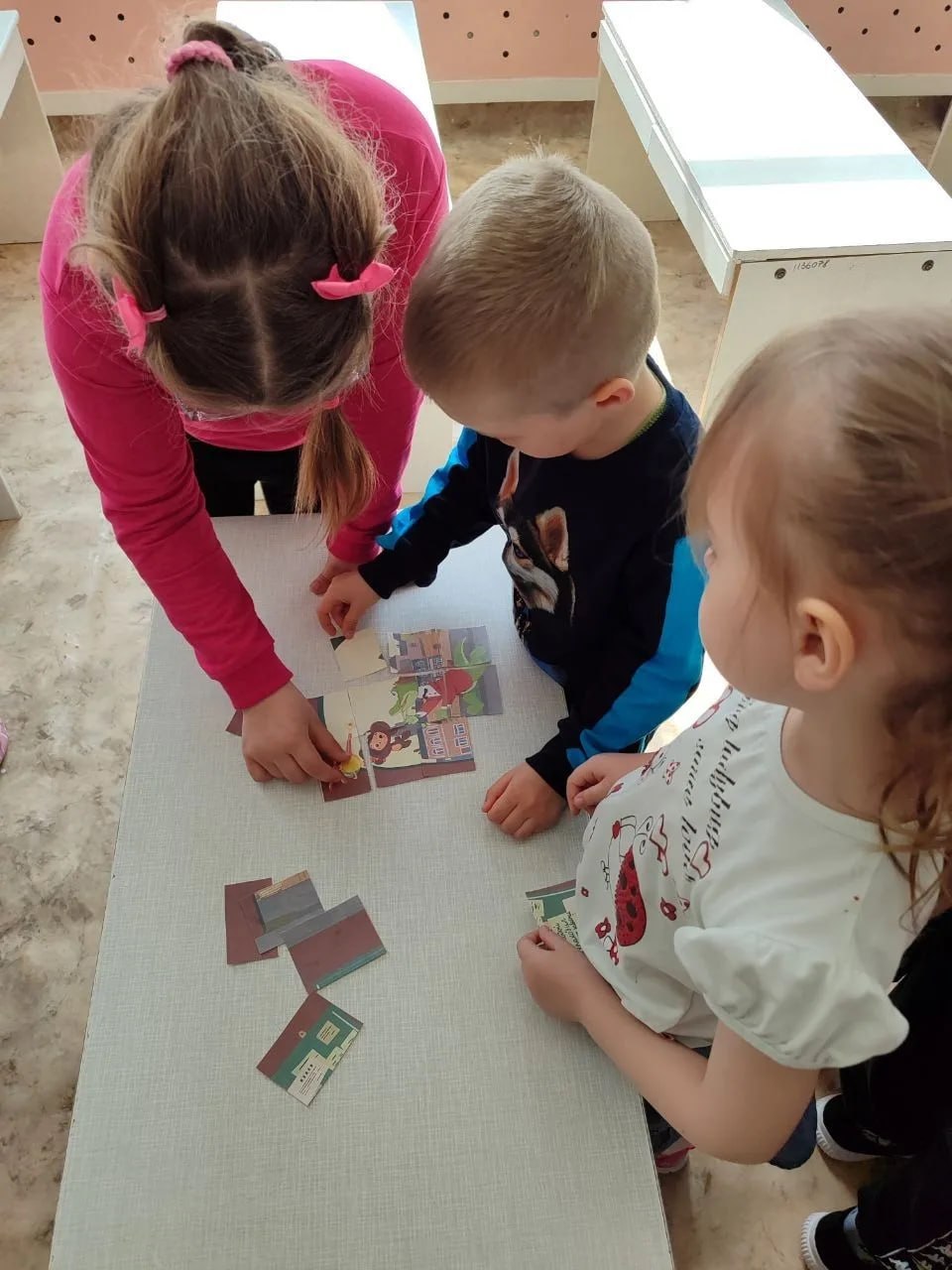 В рамках Недели детской книги сотрудники Зуевской библиотеки-филиала №5 провели для воспитанников ГКДОУ «Детский сад №13 г.о. Харцызск» литературную игру «О пользе вредных советов» (по произведениям Э. Успенского и Г. Остера)